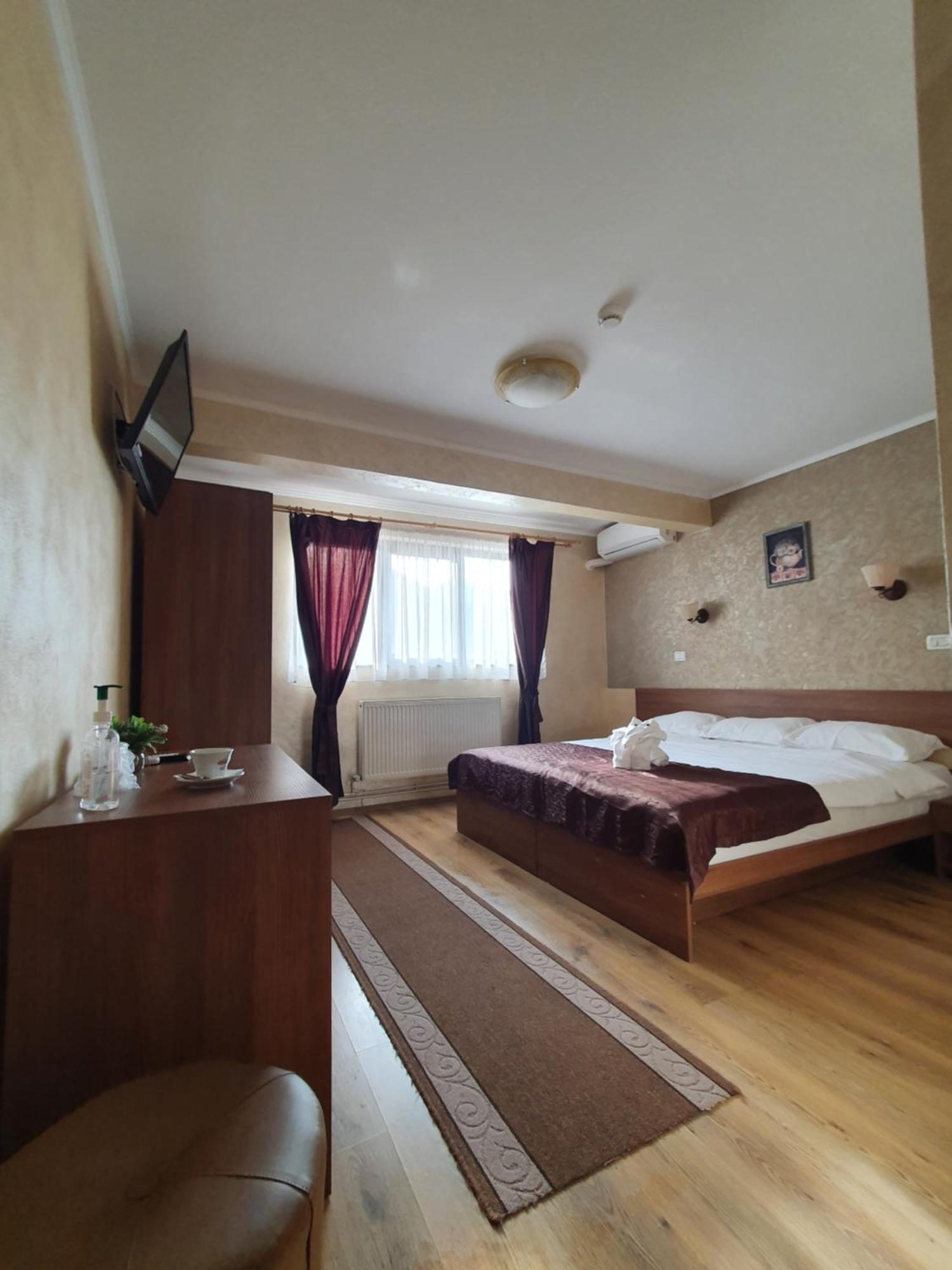 Efm Motel Brezoi Room photo