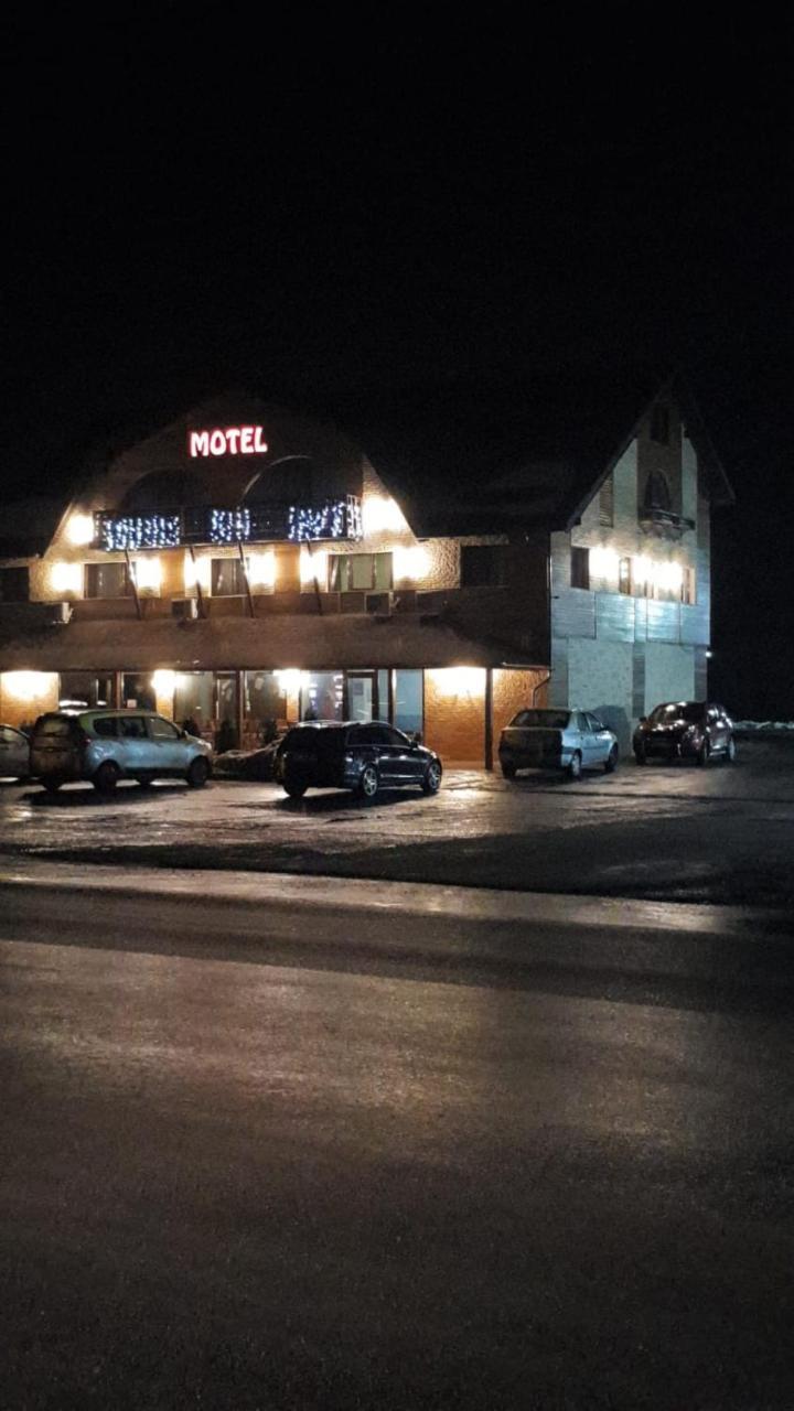 Efm Motel Brezoi Exterior photo